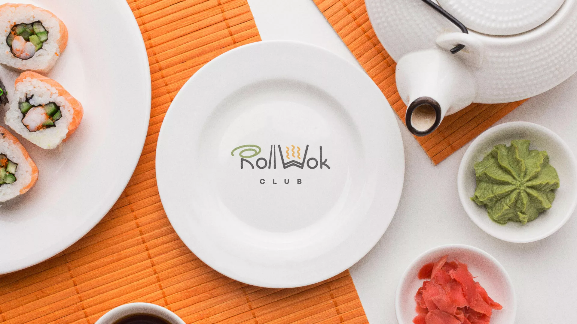 Разработка логотипа и фирменного стиля суши-бара «Roll Wok Club» в Аткарске